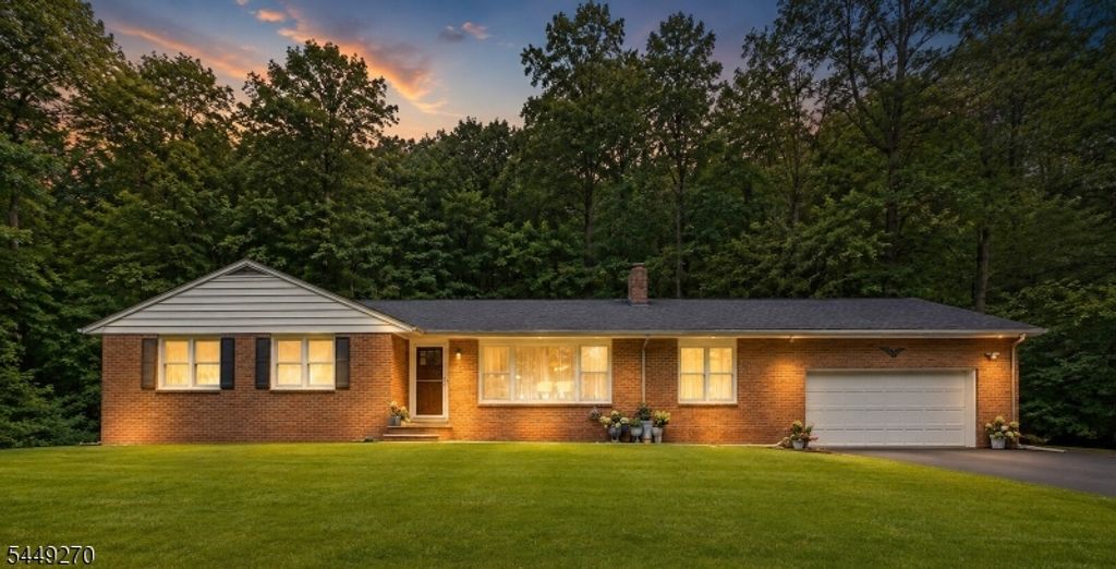195 Old Somerset Rd, Watchung Boro, NJ 07069