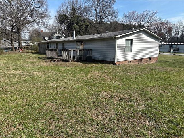 206 6th SW Street, Taylorsville, NC 28681