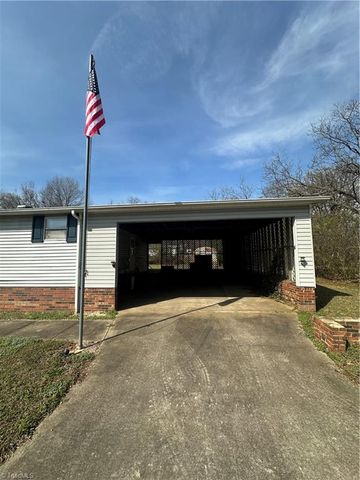 206 6th SW Street, Taylorsville, NC 28681