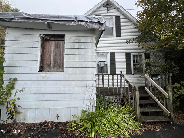 872 8th Avenue, Troy, NY 12182