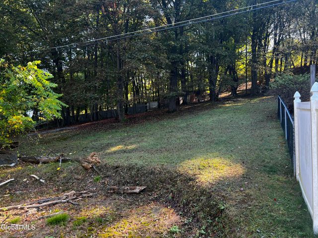 872 8th Avenue, Troy, NY 12182