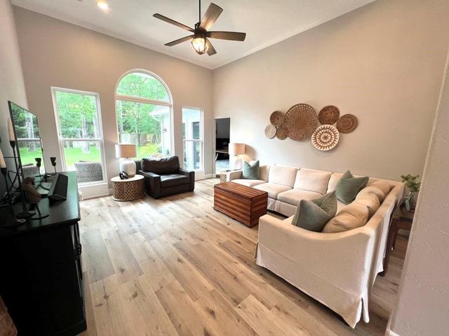 157 Park Way, Conroe, TX 77356