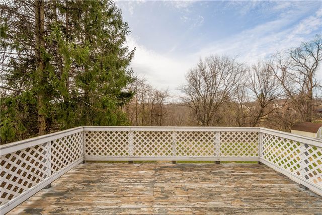 580 Meadowvale Dr, Cheswick, PA 15024