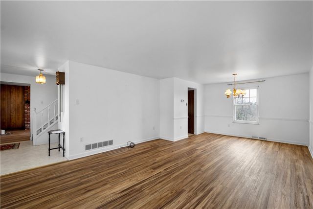 580 Meadowvale Dr, Cheswick, PA 15024