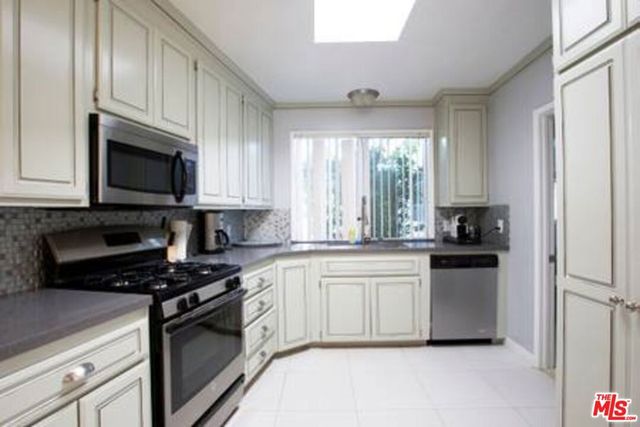 5049 SERRANIA Avenue, Woodland Hills, CA 91364