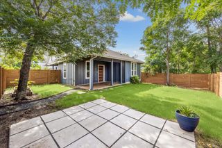 1300 Walnut Ave A, Austin, TX 78702