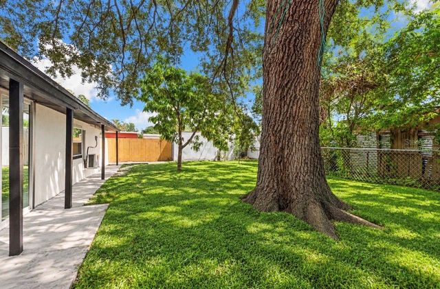 6911 REINDEER ROAD, Tampa, FL 33619