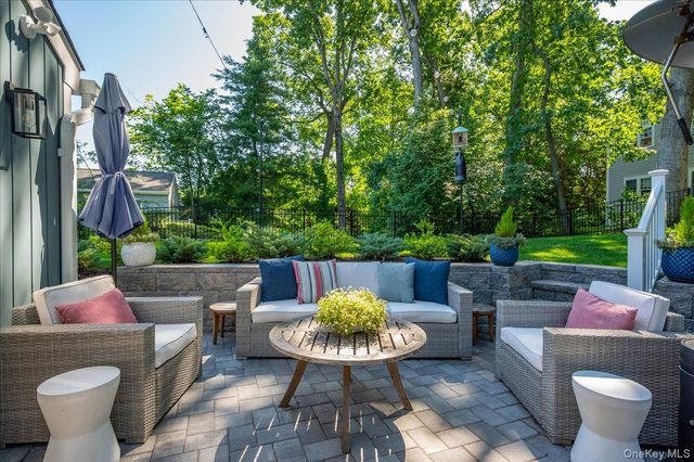 25 Shadow Lane, Larchmont, NY 10538
