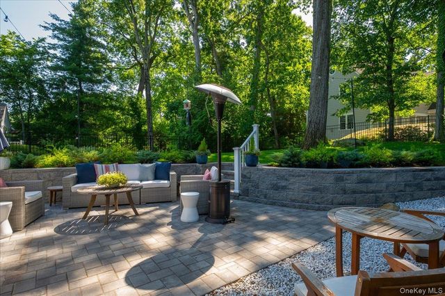 25 Shadow Lane, Larchmont, NY 10538