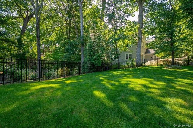 25 Shadow Lane, Larchmont, NY 10538