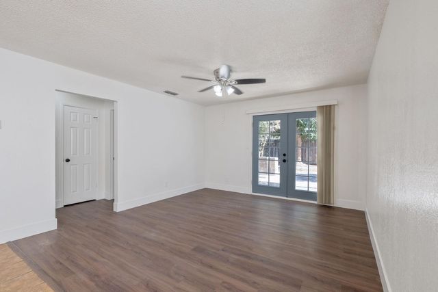 5451 W Santa Ana Avenue, Fresno, CA 93722