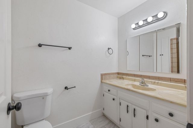 5451 W Santa Ana Avenue, Fresno, CA 93722