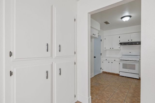 5451 W Santa Ana Avenue, Fresno, CA 93722