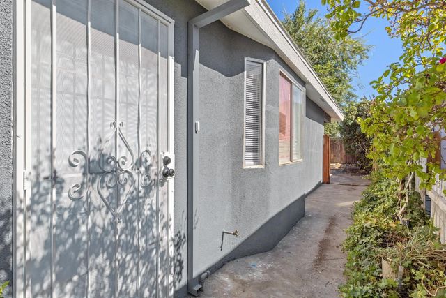 5451 W Santa Ana Avenue, Fresno, CA 93722