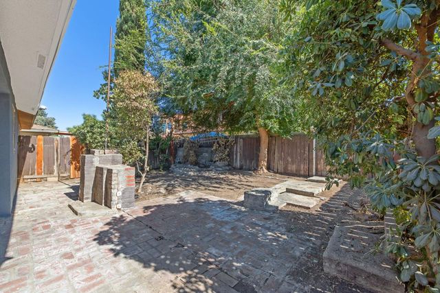 5451 W Santa Ana Avenue, Fresno, CA 93722
