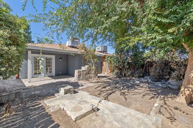5451 W Santa Ana Avenue, Fresno, CA 93722