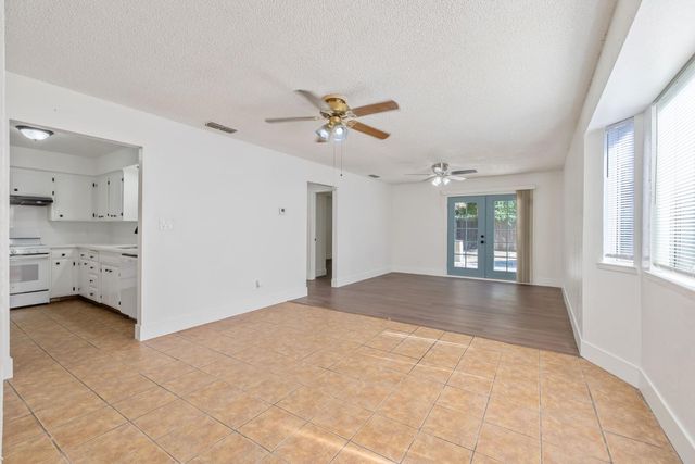 5451 W Santa Ana Avenue, Fresno, CA 93722