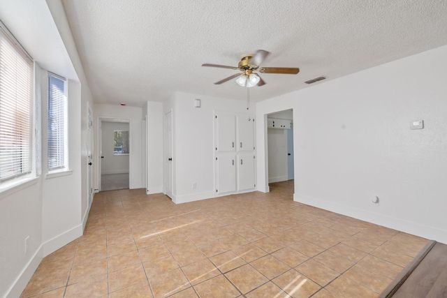 5451 W Santa Ana Avenue, Fresno, CA 93722