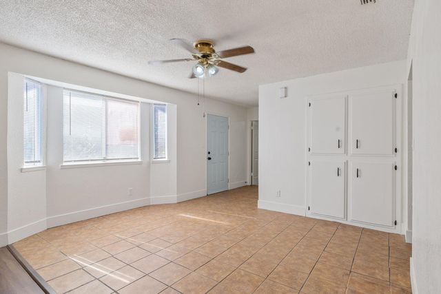 5451 W Santa Ana Avenue, Fresno, CA 93722
