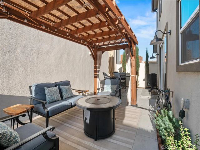 27478 Boulderview, Valencia, CA 91381