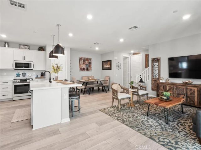 27478 Boulderview, Valencia, CA 91381