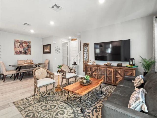 27478 Boulderview, Valencia, CA 91381