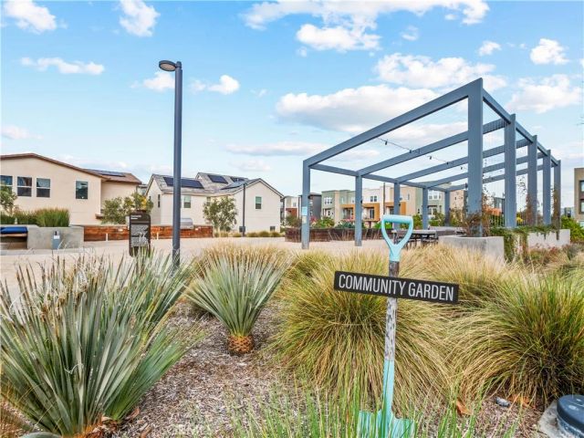 27478 Boulderview, Valencia, CA 91381