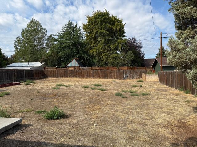2535 SW 29 Street, Redmond, OR 97756