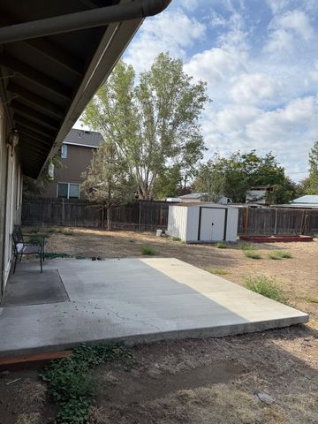 2535 SW 29 Street, Redmond, OR 97756