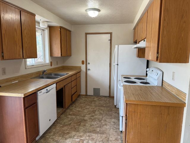 2535 SW 29 Street, Redmond, OR 97756