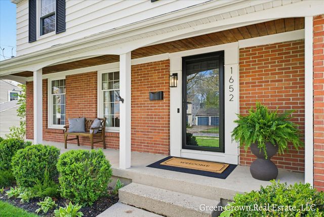 1652 Gorham Drive SE, Grand Rapids, MI 49506