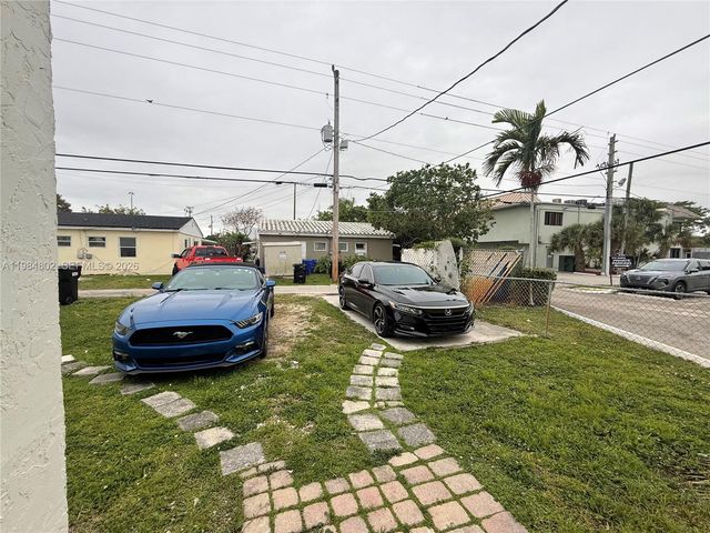 1942 NE 172nd St 1942, North Miami Beach, FL 33162