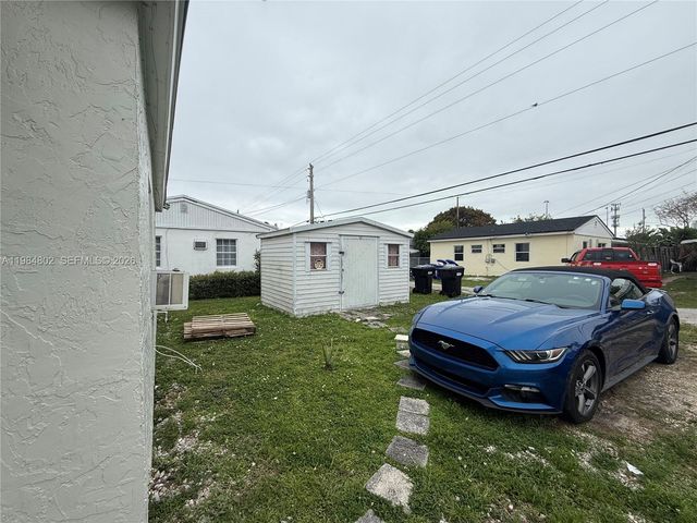 1942 NE 172nd St 1942, North Miami Beach, FL 33162