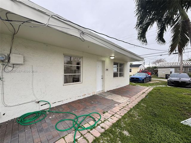 1942 NE 172nd St 1942, North Miami Beach, FL 33162