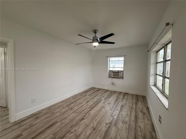 1942 NE 172nd St 1942, North Miami Beach, FL 33162