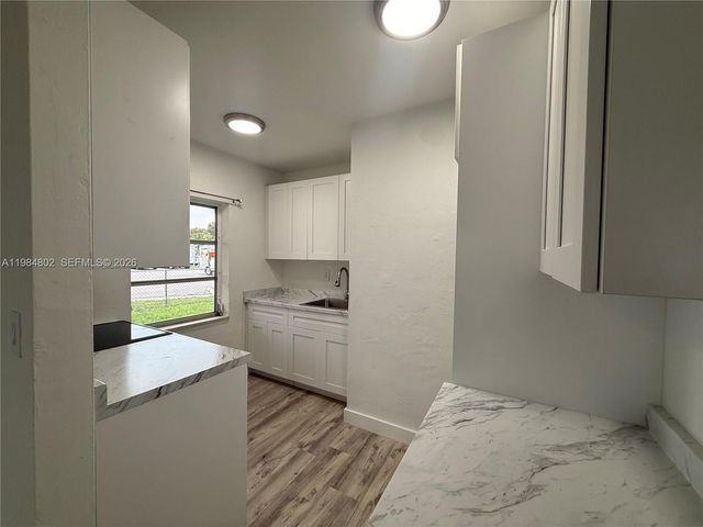 1942 NE 172nd St 1942, North Miami Beach, FL 33162