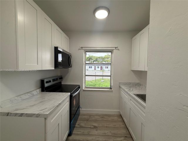 1942 NE 172nd St 1942, North Miami Beach, FL 33162