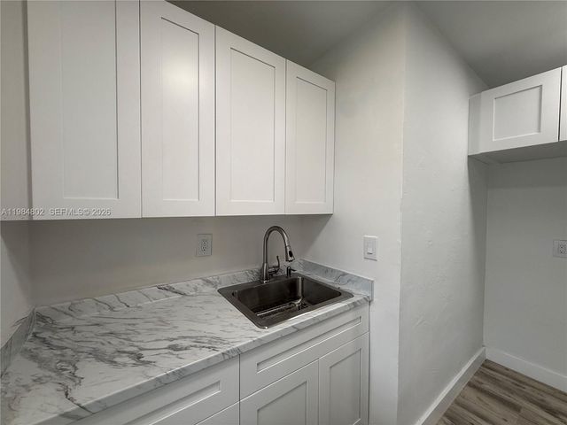 1942 NE 172nd St 1942, North Miami Beach, FL 33162