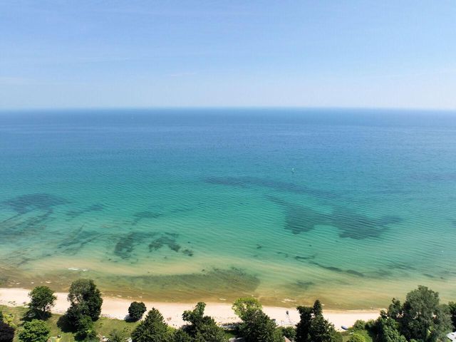 4992 Lake Bluff ROAD, Port Washington, WI 53074