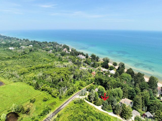 4992 Lake Bluff ROAD, Port Washington, WI 53074