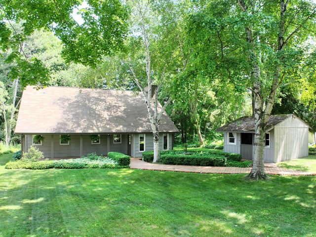 4992 Lake Bluff ROAD, Port Washington, WI 53074