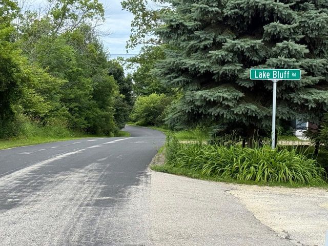 4992 Lake Bluff ROAD, Port Washington, WI 53074