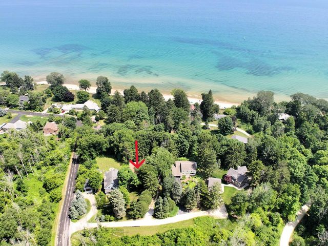 4992 Lake Bluff ROAD, Port Washington, WI 53074