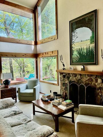 4992 Lake Bluff ROAD, Port Washington, WI 53074