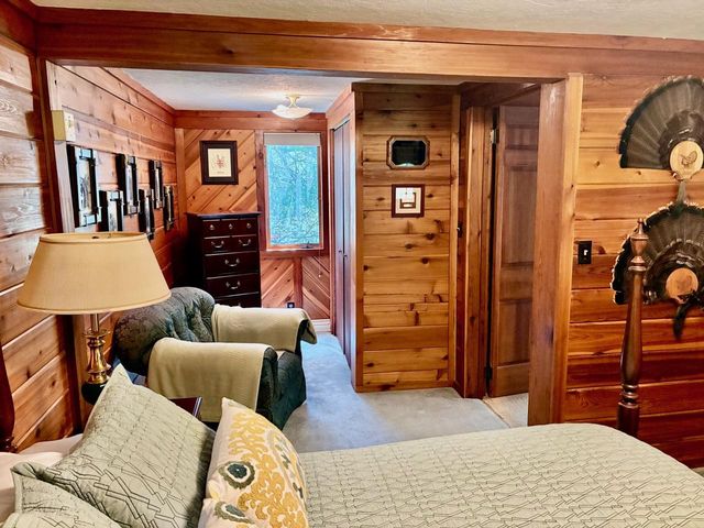 4992 Lake Bluff ROAD, Port Washington, WI 53074