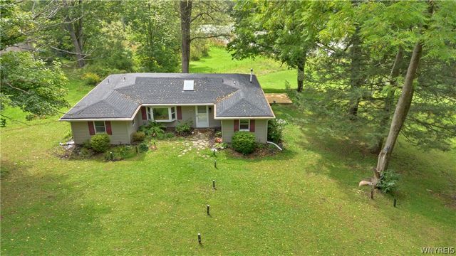 6374 Hunters Creek Road, Wales, NY 14139