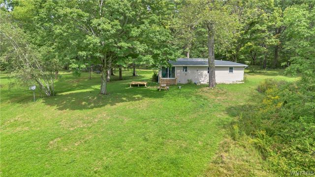 6374 Hunters Creek Road, Wales, NY 14139