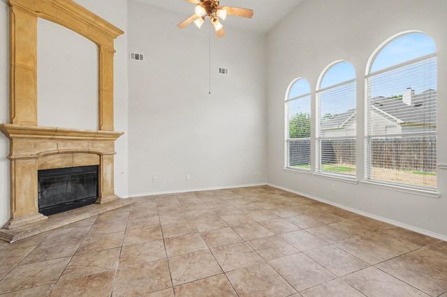 412 Flowering Plum Lane, Fort Worth, TX 76140