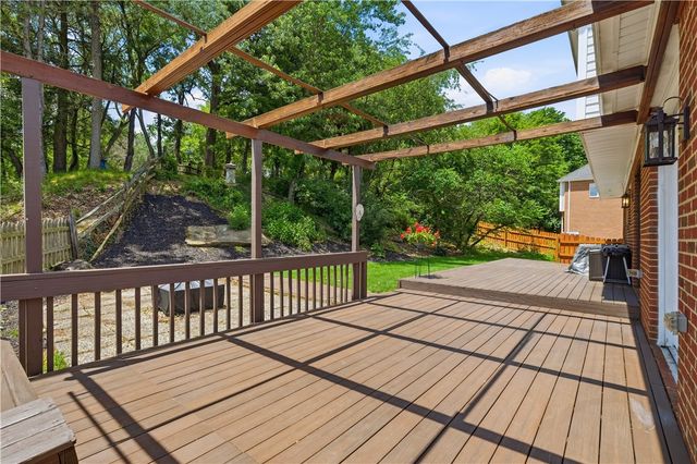 2450 Dogwood Drive, Franklin Park, PA 15090