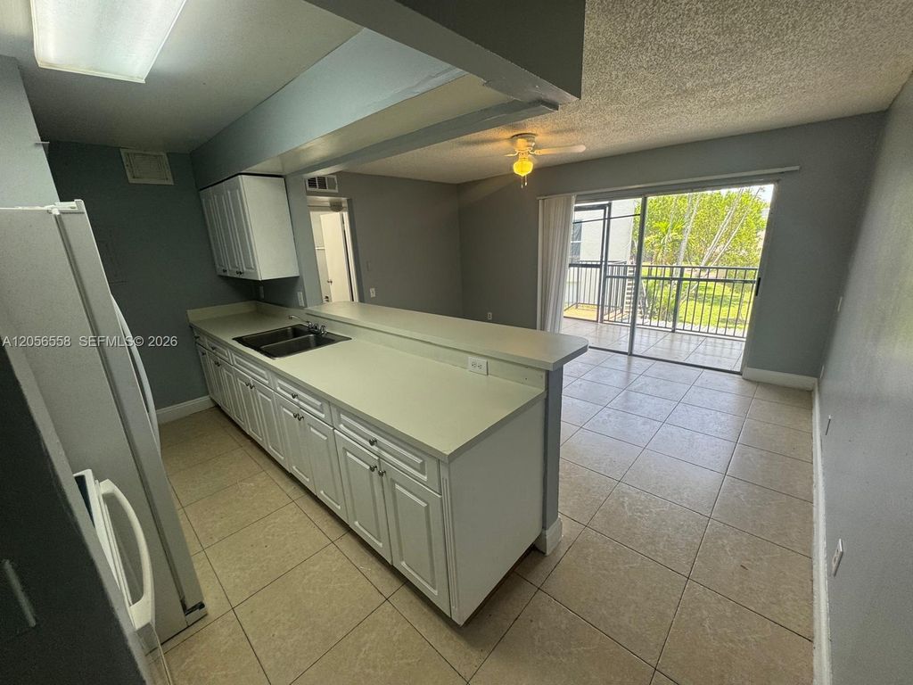 4519 Treehouse Ln H, Tamarac, FL 33319